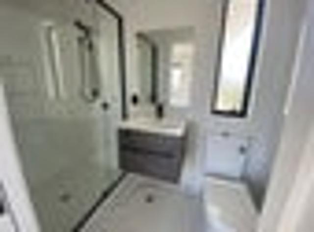 Townhouse for rent in Chaslands, Canterbury