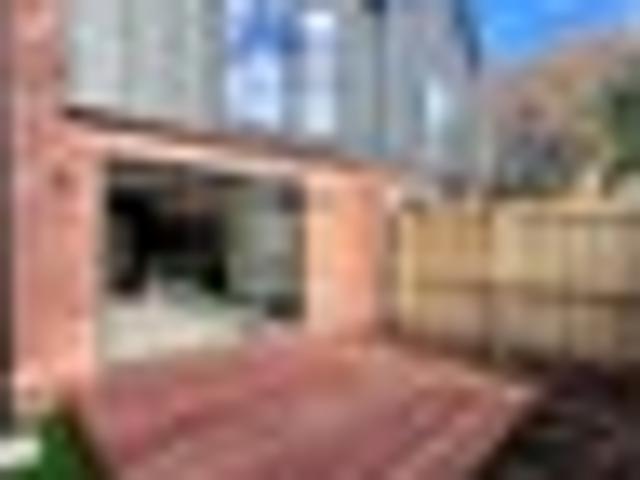 Townhouse for rent in Chaslands, Canterbury