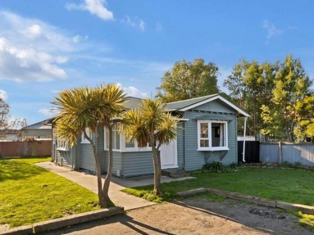 House for rent in Chaslands, Canterbury