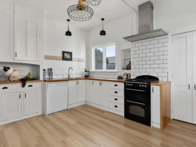 House for rent in Chaslands, Canterbury