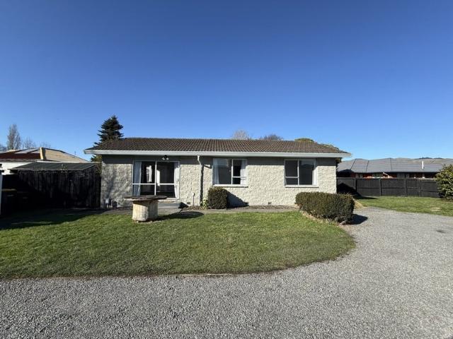 House for rent in Chaslands, Canterbury