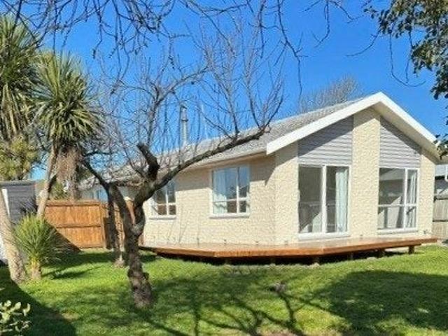 House for rent in Chaslands, Canterbury