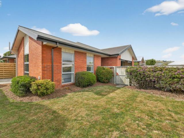 House for rent in Chaslands, Canterbury