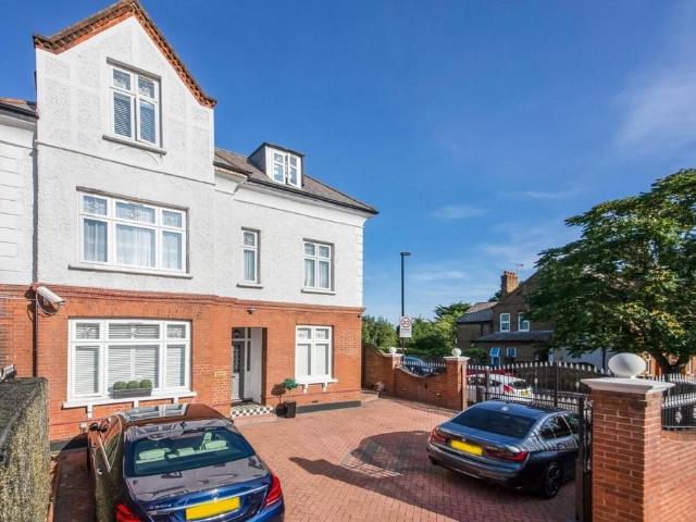 House for rent in London Borough of Lewisham, Bell Green