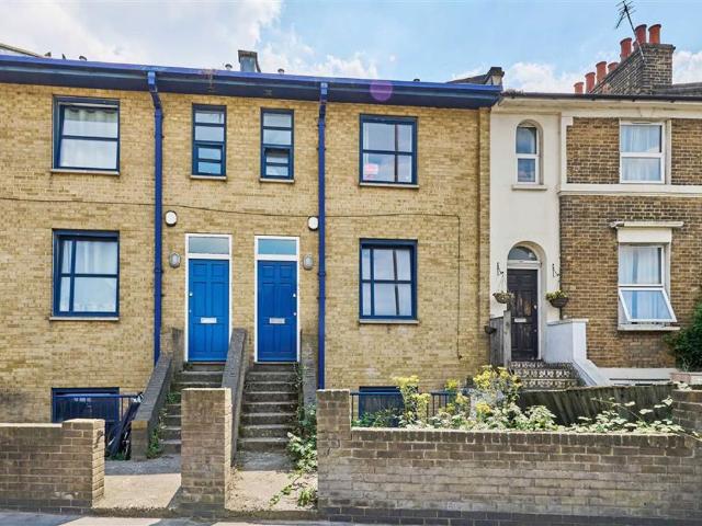 Apartment for rent in Charlton, Greater London