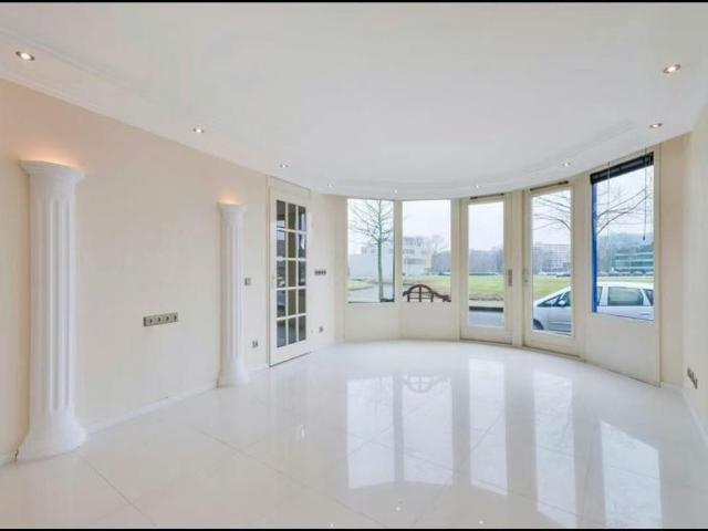 Woning te huur in F-buurt, Amsterdam