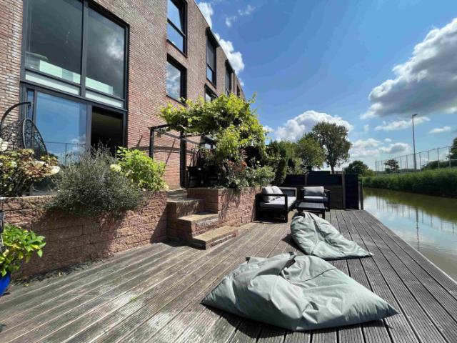 Woning te huur in Meeuwenplaat, Hoogvliet