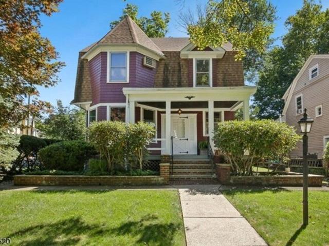 House for sale in Essex Fells, New Jersey