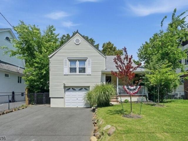 House for sale in Essex Fells, New Jersey