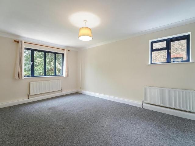 Apartment for rent in Carshalton Beeches, Greater London