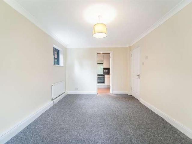 Apartment for rent in London Borough of Sutton, Greater London