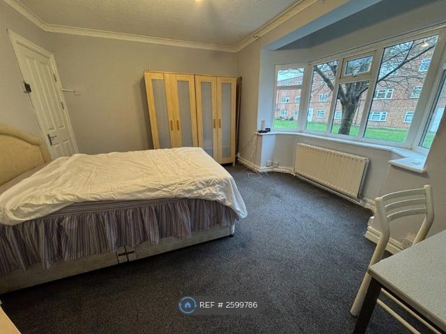 Room for rent in Carshalton Beeches, Isle Of Man