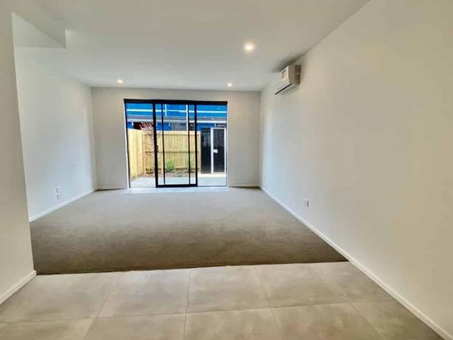 Townhouse for rent in Heathcote, Canterbury