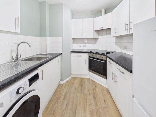 Apartment for rent in Red Hill, Surrey