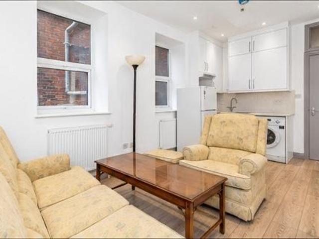 Apartment for rent in Duckett's Green, Greater London