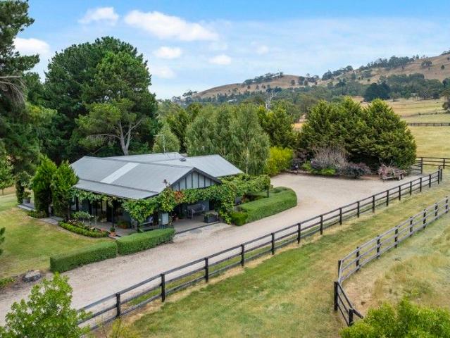 Cottage for sale in Goldie, Victoria