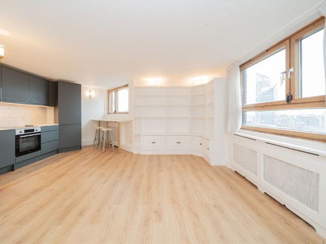 Apartment for rent in Lot's Village, Greater London
