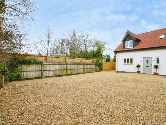 Property for sale in Ickford