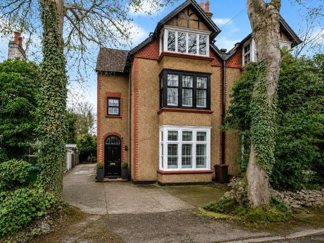 Apartment for rent in Woodcote, Epsom
