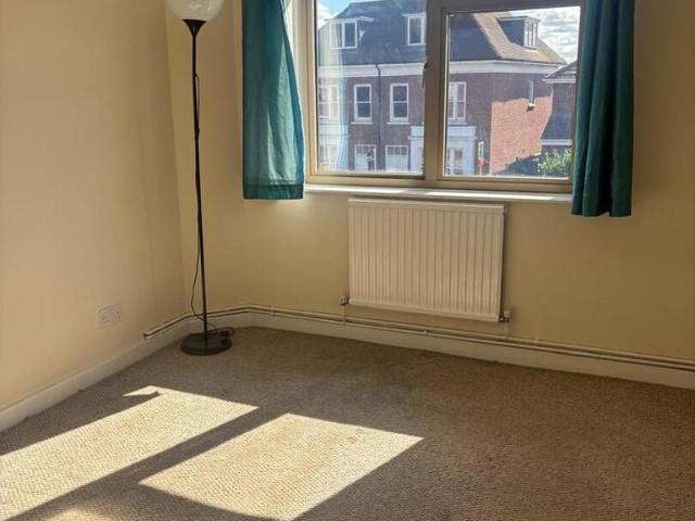House for rent in London Borough of Merton, Raynes Park