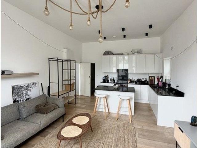 Apartment for rent in London Borough of Merton, Raynes Park