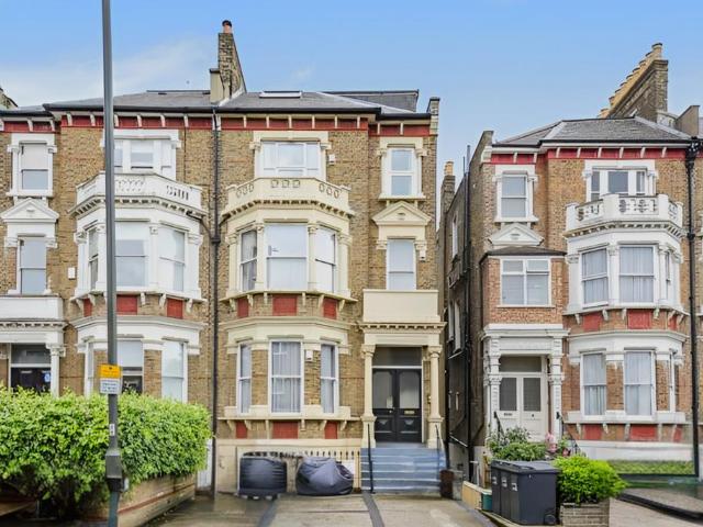 Apartment for rent in London Borough of Merton, Greater London