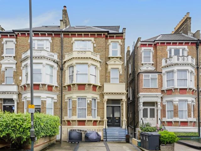 Apartment for rent in London Borough of Merton, Greater London
