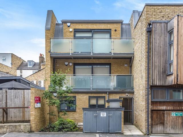 Apartment for rent in London Borough of Merton, Greater London
