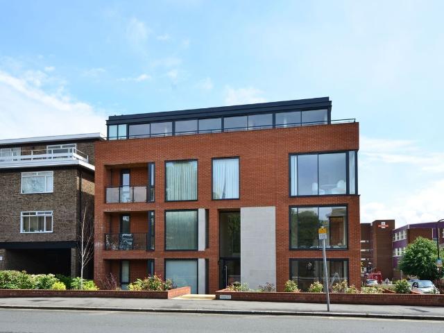 Apartment for rent in London Borough of Merton, Merton Park