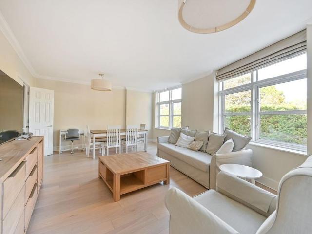 Apartment for rent in London Borough of Merton, Merton Park