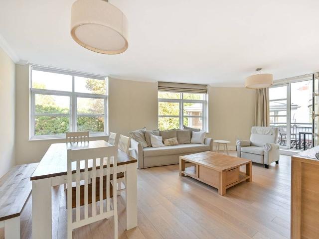 Apartment for rent in London Borough of Merton, Merton Park