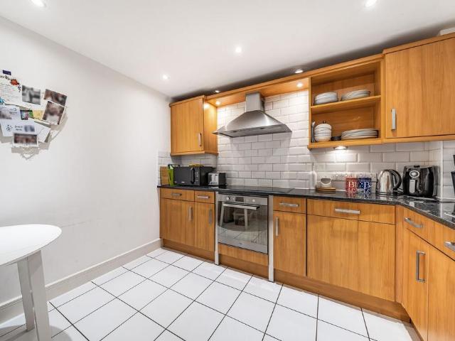 House for rent in London Borough of Merton, Raynes Park