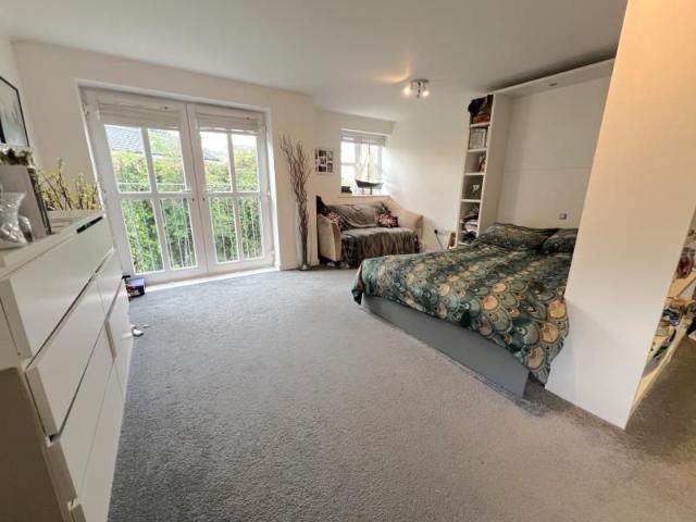 Studio for rent in Westborough, Surrey
