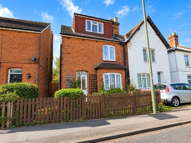 House for rent in Worplesdon, Guildford