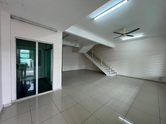 Terraced House for sale in Malaka