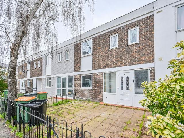 Apartment for rent in Mill Meads, Greater London