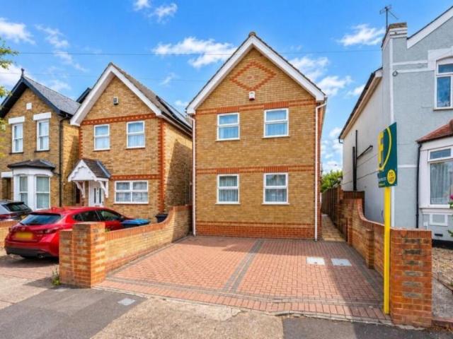 House for rent in Royal Borough of Kingston upon Thames, Greater London