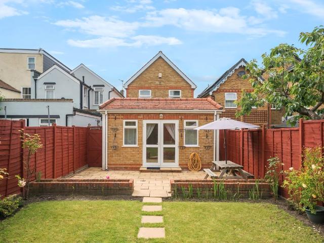 House for rent in Royal Borough of Kingston upon Thames, Greater London
