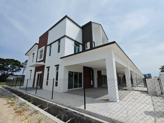 Terraced House for sale in Malaka