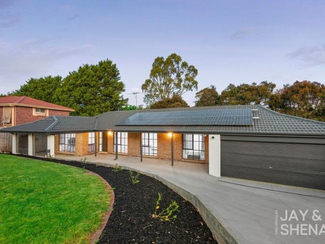 House for sale in Endeavour Hills, Melbourne