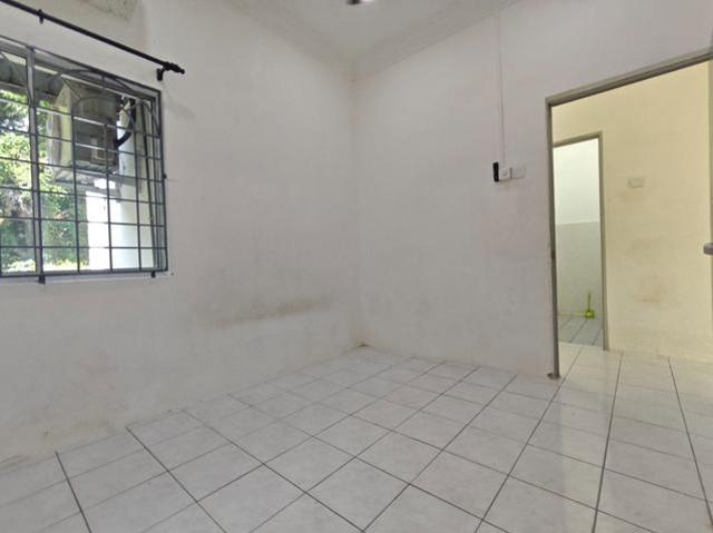 Terraced House for sale in Malaka