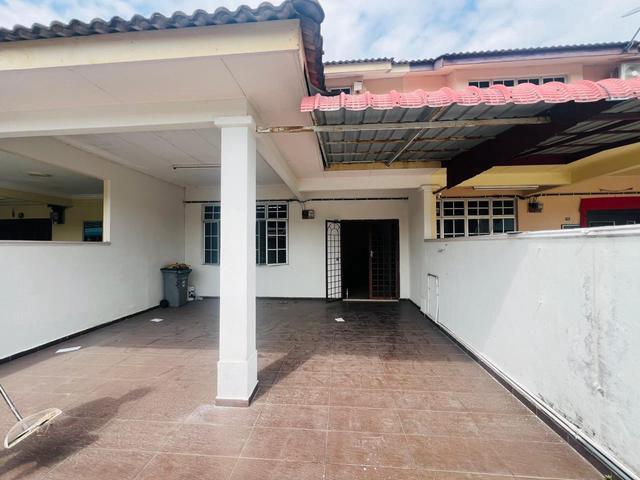 Terraced House for sale in Malaka