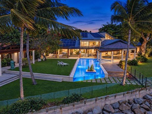 House for sale in Holloways Beach, Cairns