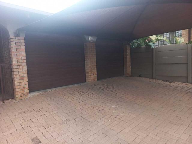 Townhouse for sale in Alberton