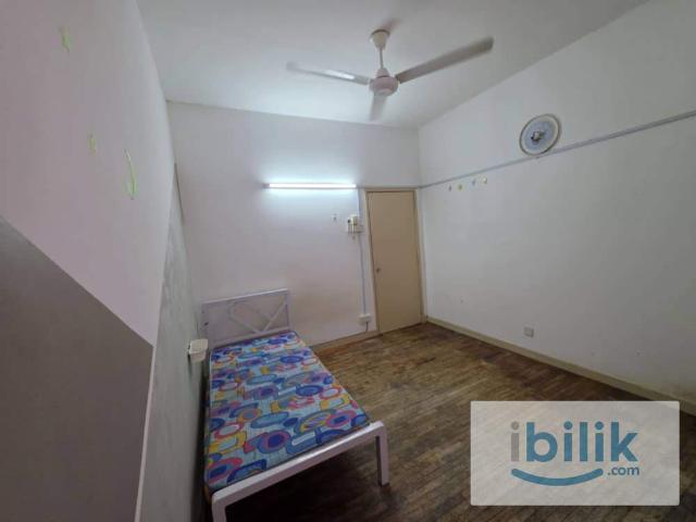 Room for rent in Petaling, Alam Impian