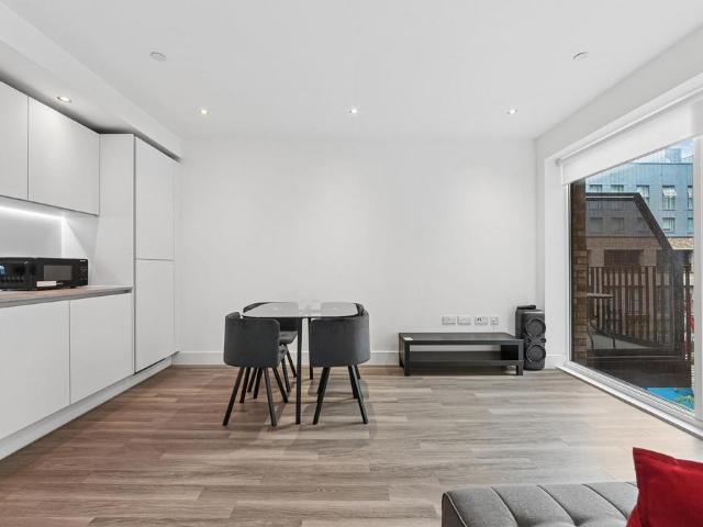Apartment for rent in Silvertown, Greater London