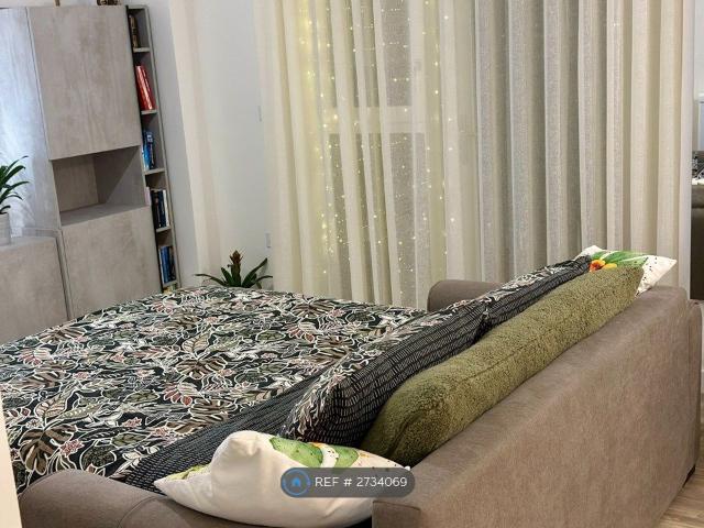 Apartment for rent in Silvertown, Greater London