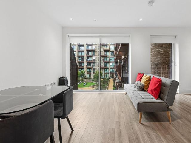 Apartment for rent in Silvertown, Greater London