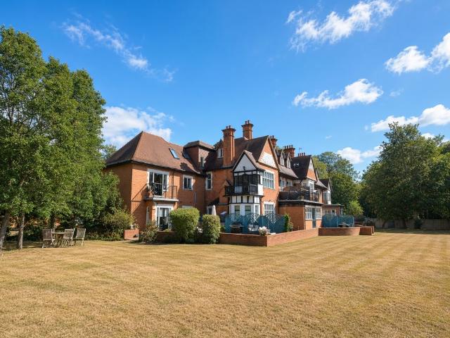Apartment for rent in Hythe End, Wraysbury
