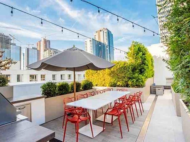 Apartment for rent in Canoga Park, California